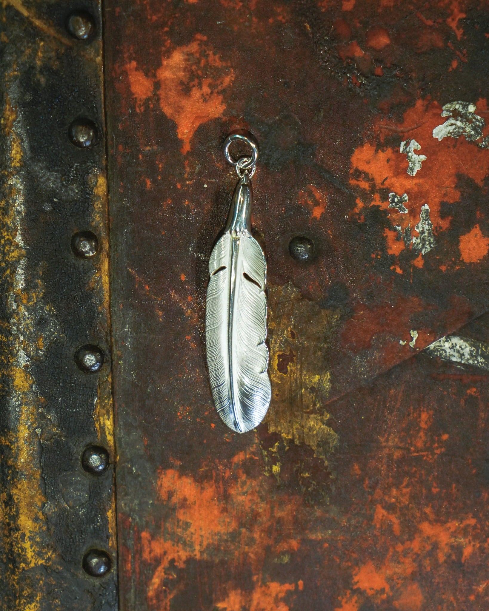 EFNL-0040-L EAGLE HEAD FEATHER PENDANT