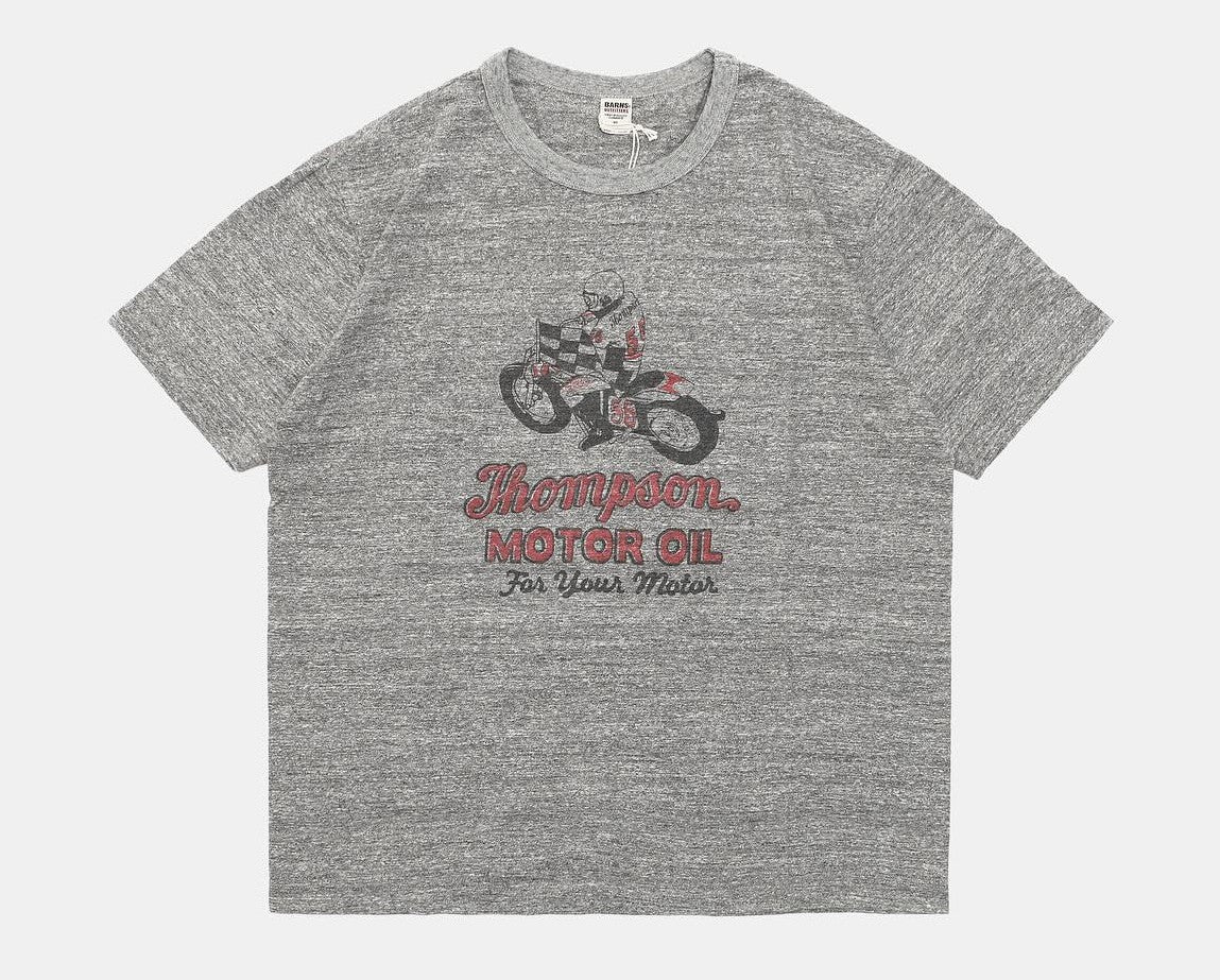 BR-25290 STANDARD TSURIAMI Crew Neck Print T-Shirt Thompson MOTOR OIL - GRAY