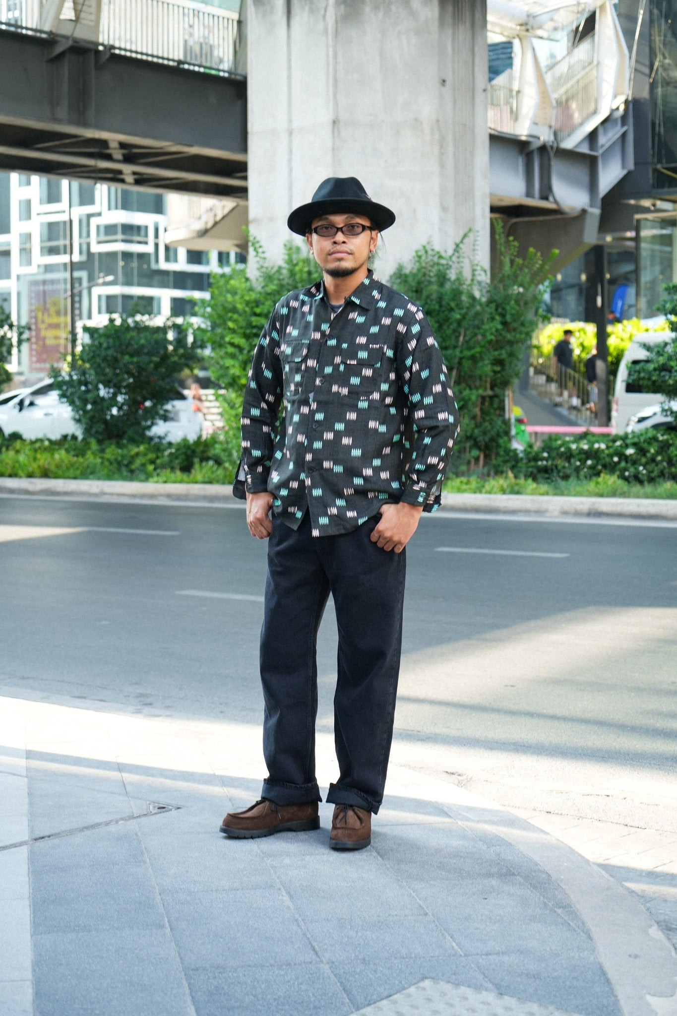 PRINTED LOOP COLLAR SHIRT - BLACK