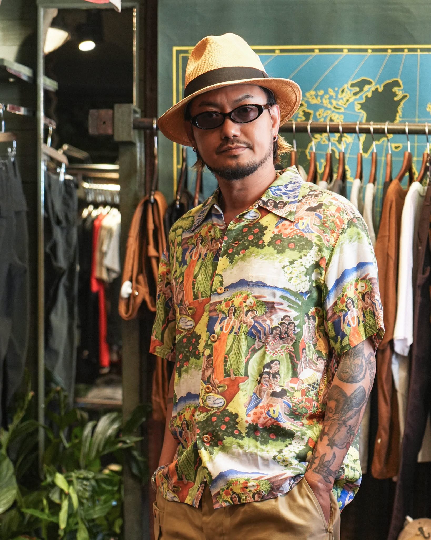 SS39678 SUN SURF SPECIAL EDITION “ORIGINAL MATSON MENU DESIGN by EUGENE SAVAGE” (SHORT SLEEVE) - GREEN