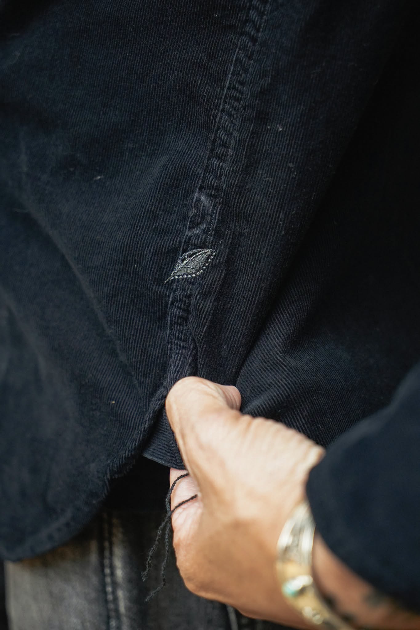 2236-IDBK Indigo Corduroy Curved Pocket Shirt - INDIGO X BLACK