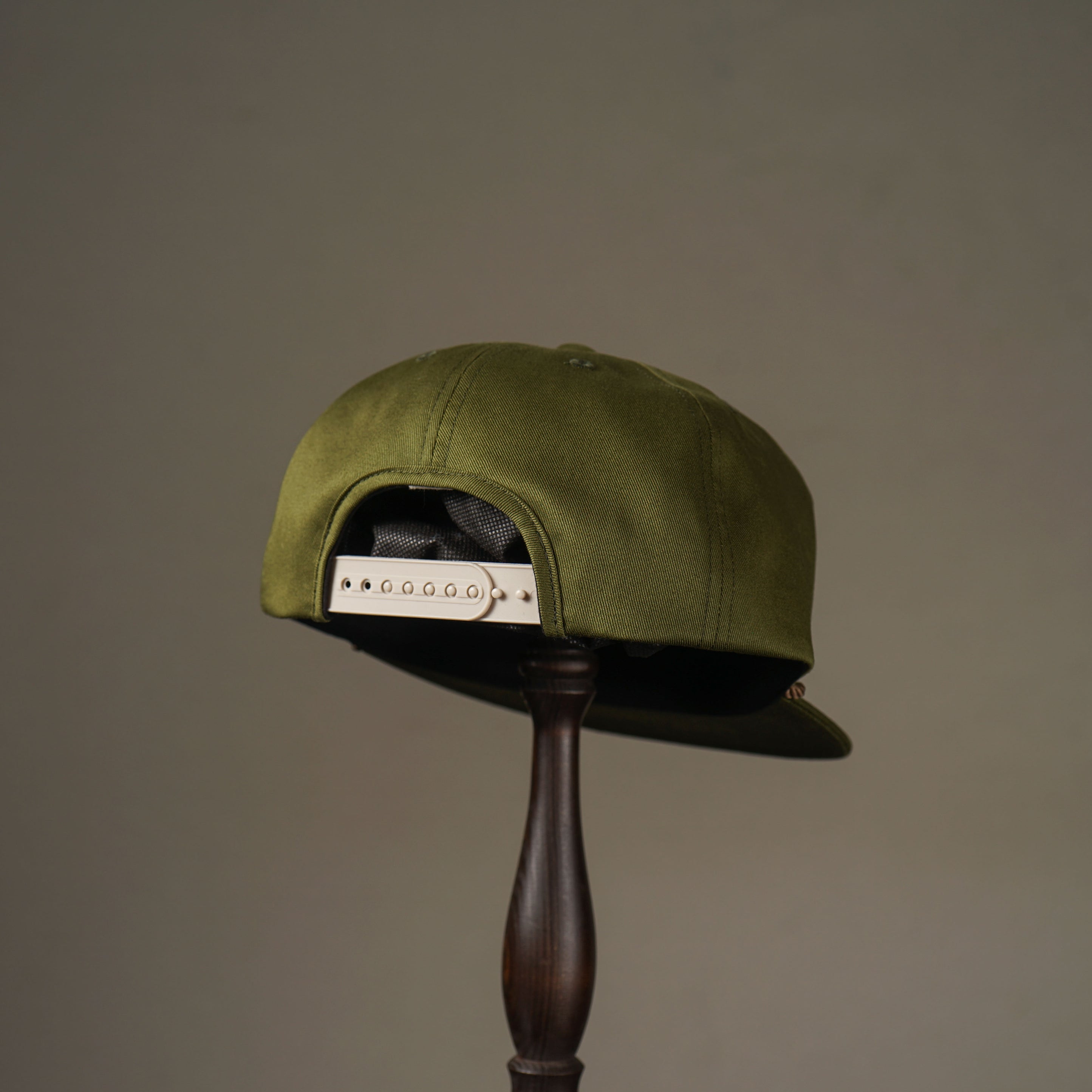 KISS ME - TRUCKER CAP - OLIVE