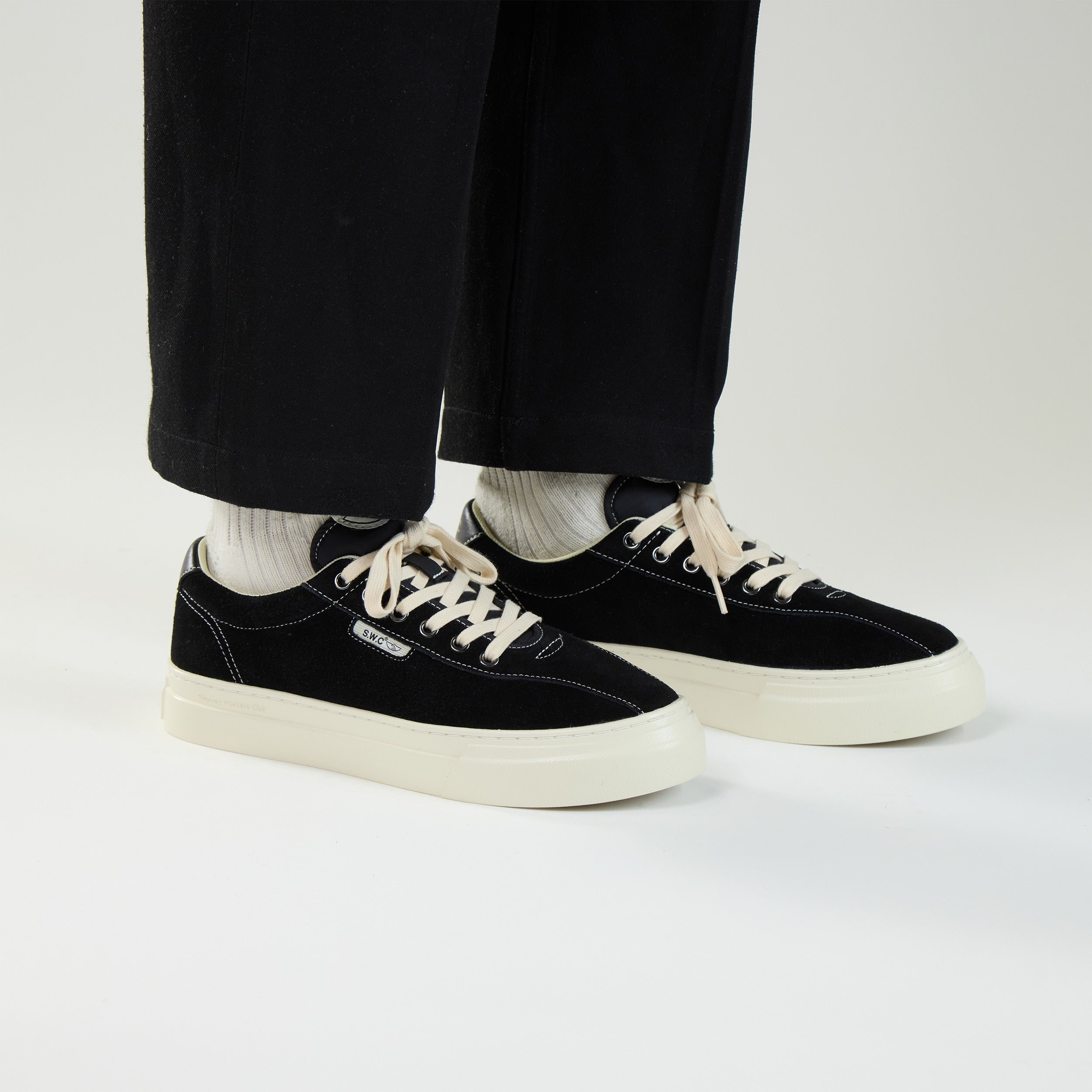 DELLOW 02 CUP SUEDE - BLACK