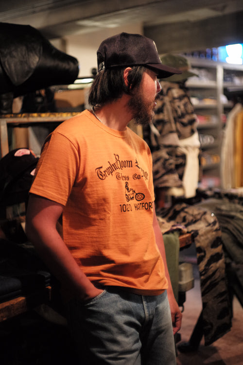 BC25007 ATHLETIC T-SHIRT / TROPHY ROOM LOUNGE - MUSTARD
