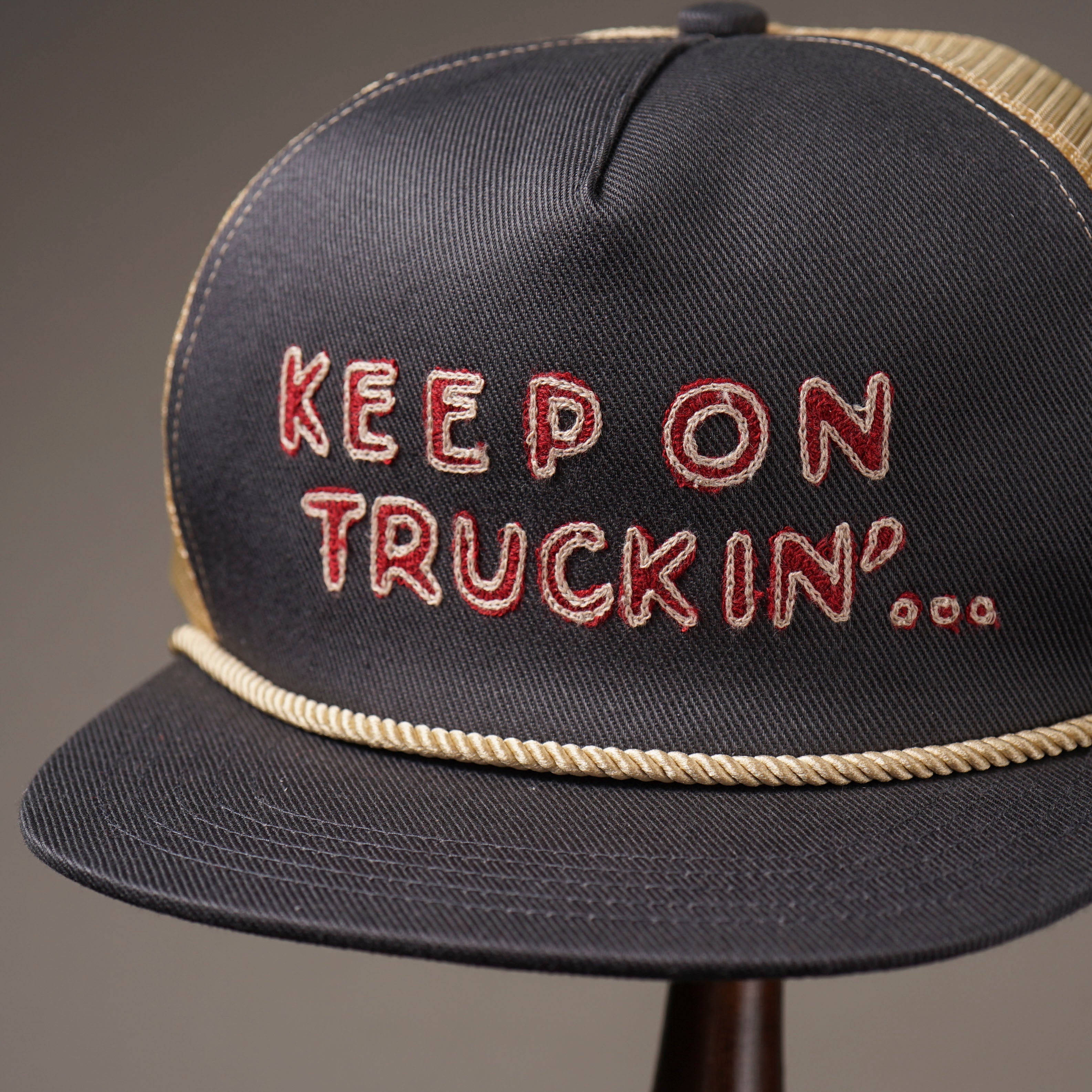 KEEP ON TRUCKIN' - TRUCKER CAP - BLACK