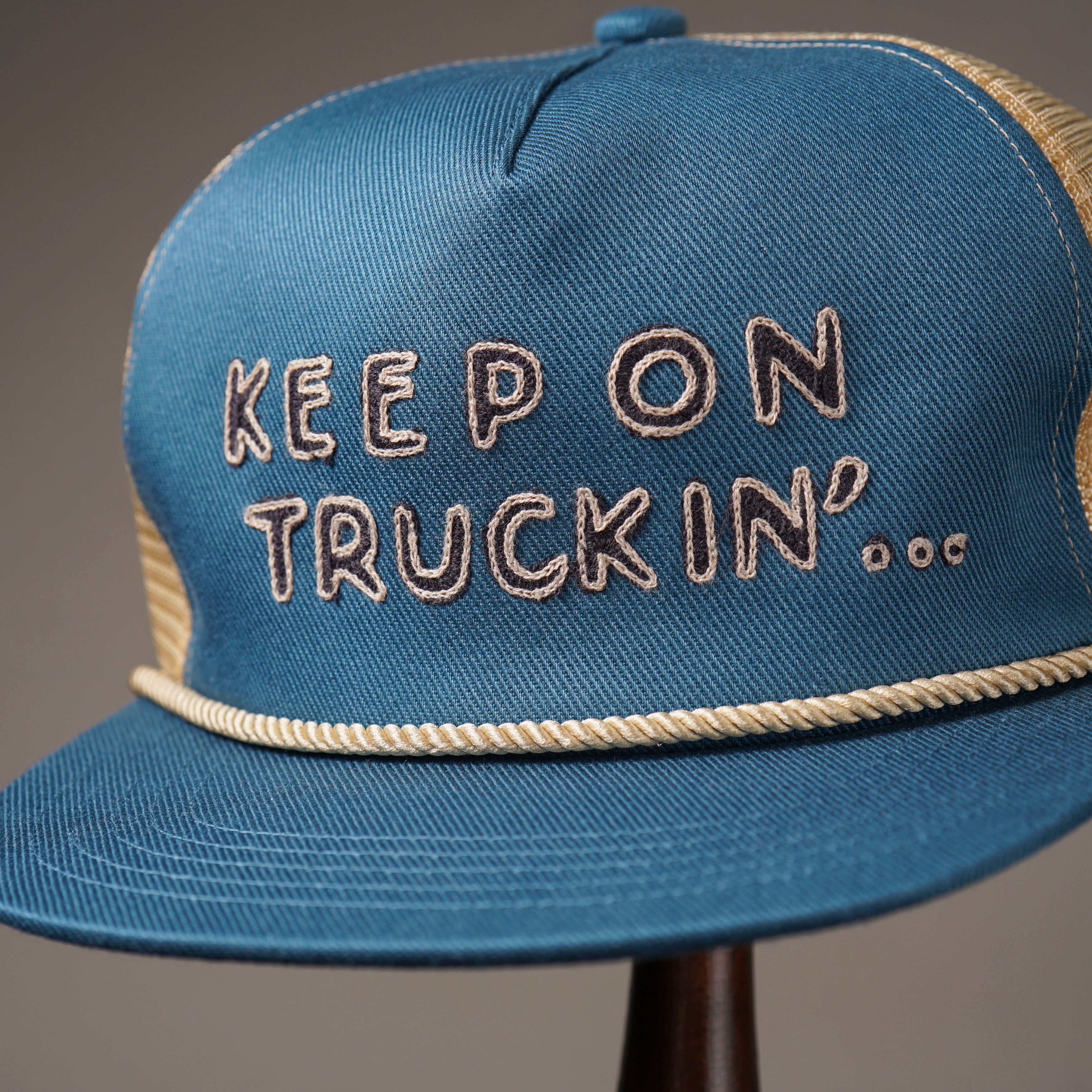 KEEP ON TRUCKIN' - TRUCKER CAP - BLUE