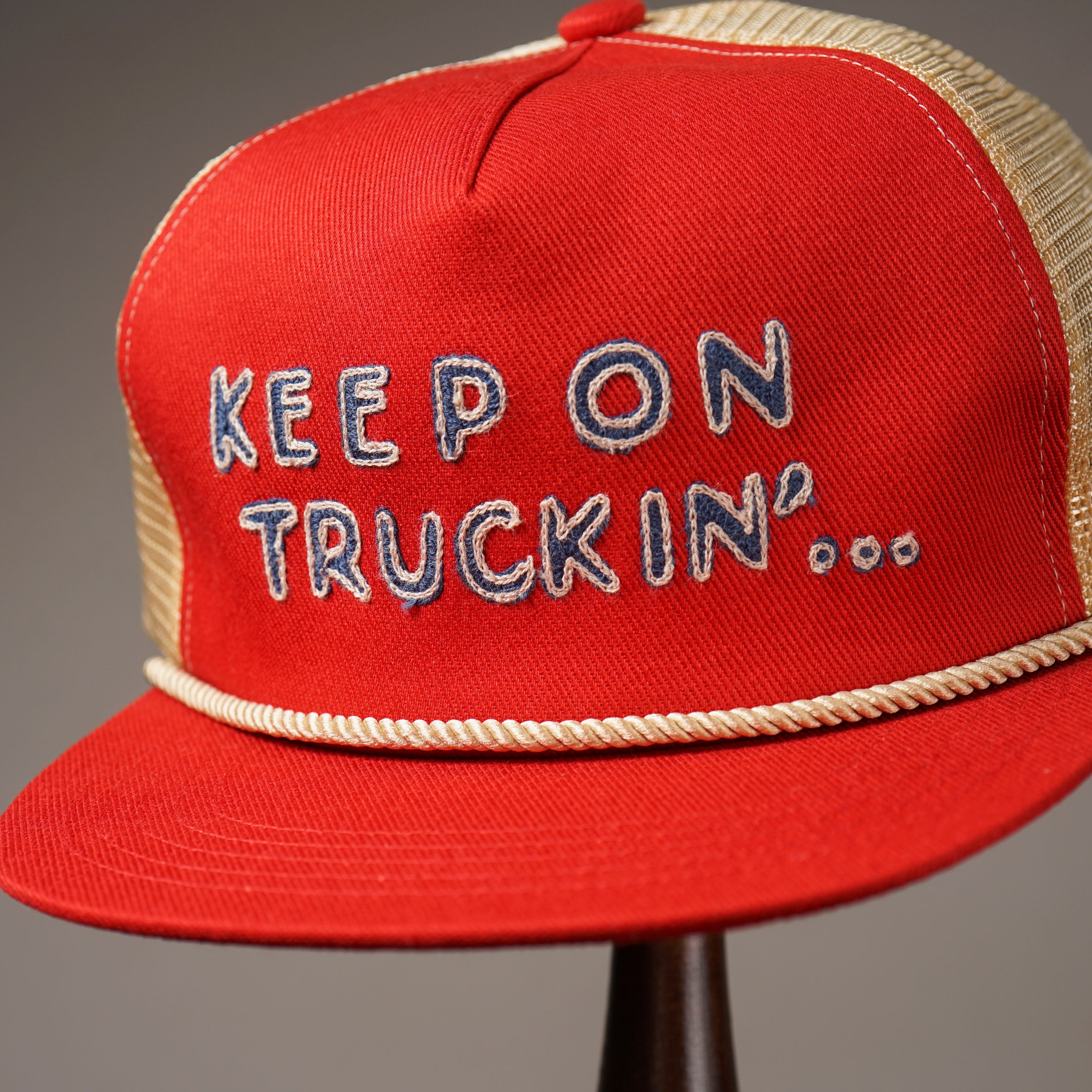 KEEP ON TRUCKIN' - TRUCKER CAP - RED
