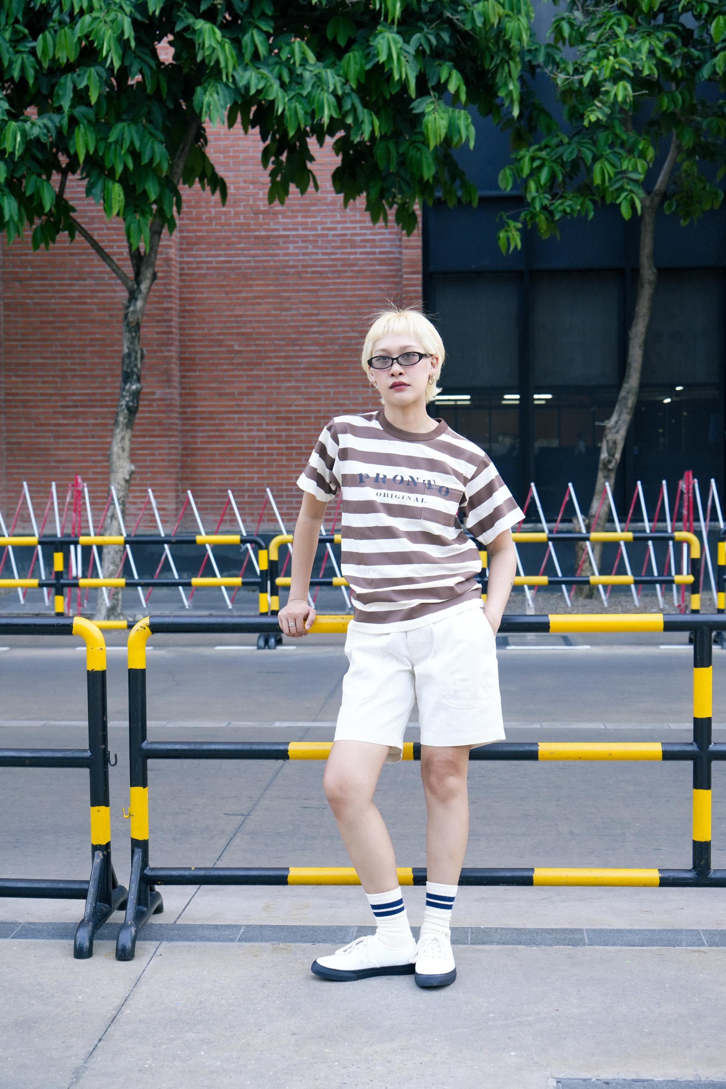 DAILY POCKET TEE - KHAKI PRISONER STRIPE
