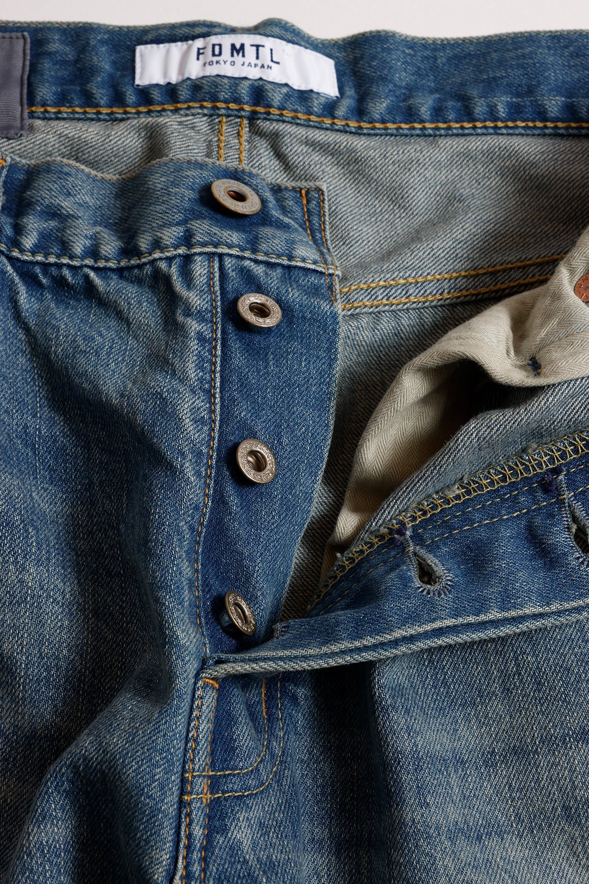 CLASSIC STRAIGHT DENIM CS134 (FA26) - INDIGO