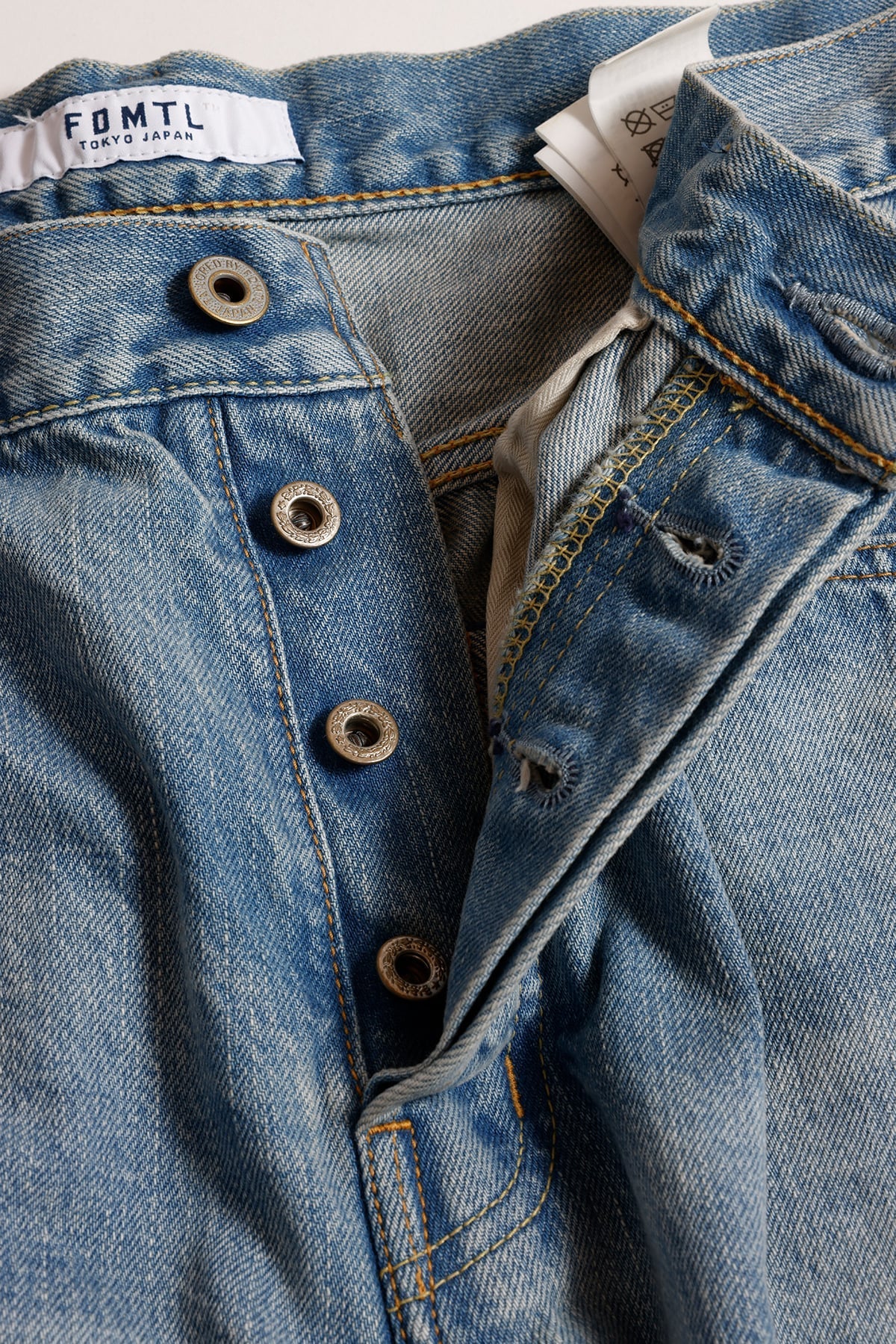 CLASSIC STRAIGHT DENIM CS135 (FA26) - INDIGO