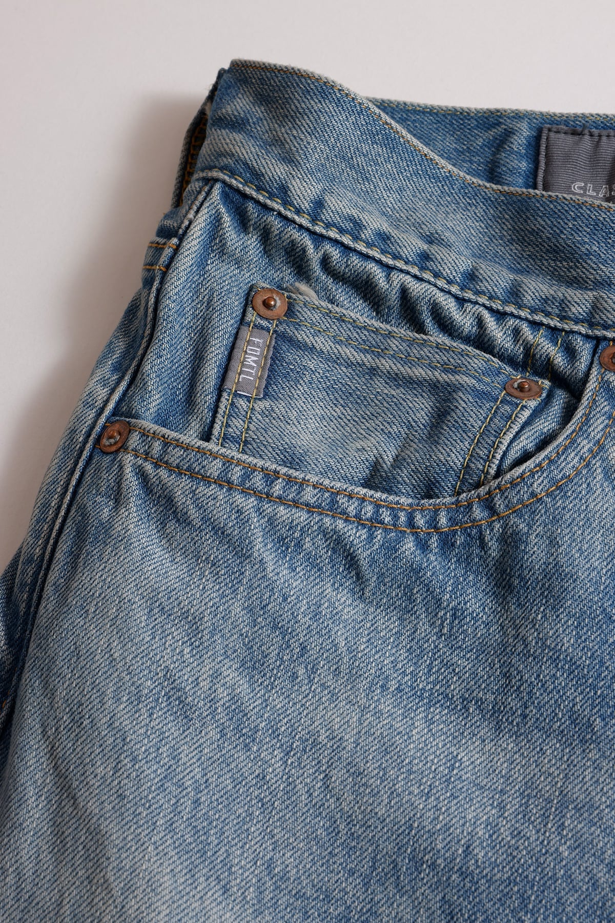 CLASSIC STRAIGHT DENIM CS135 (FA26) - INDIGO