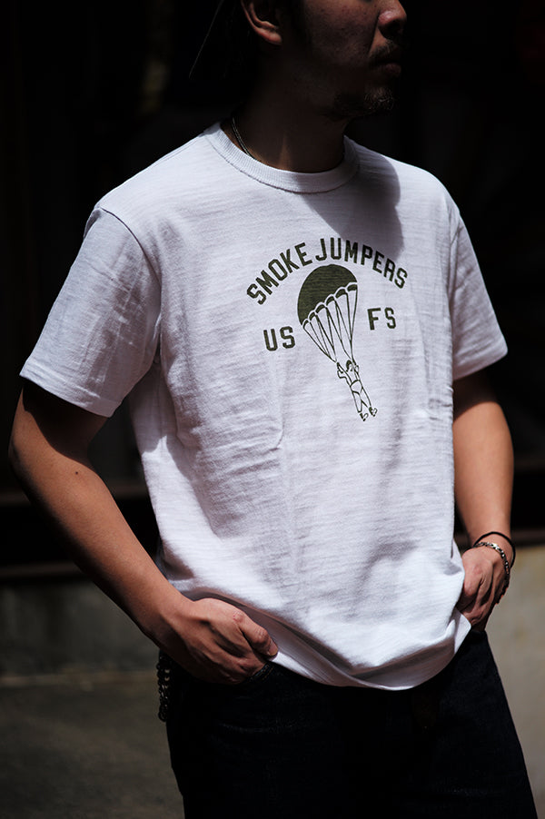 MC26030 ATHLETIC T-SHIRT / SMOKE JUMPERS - WHITE