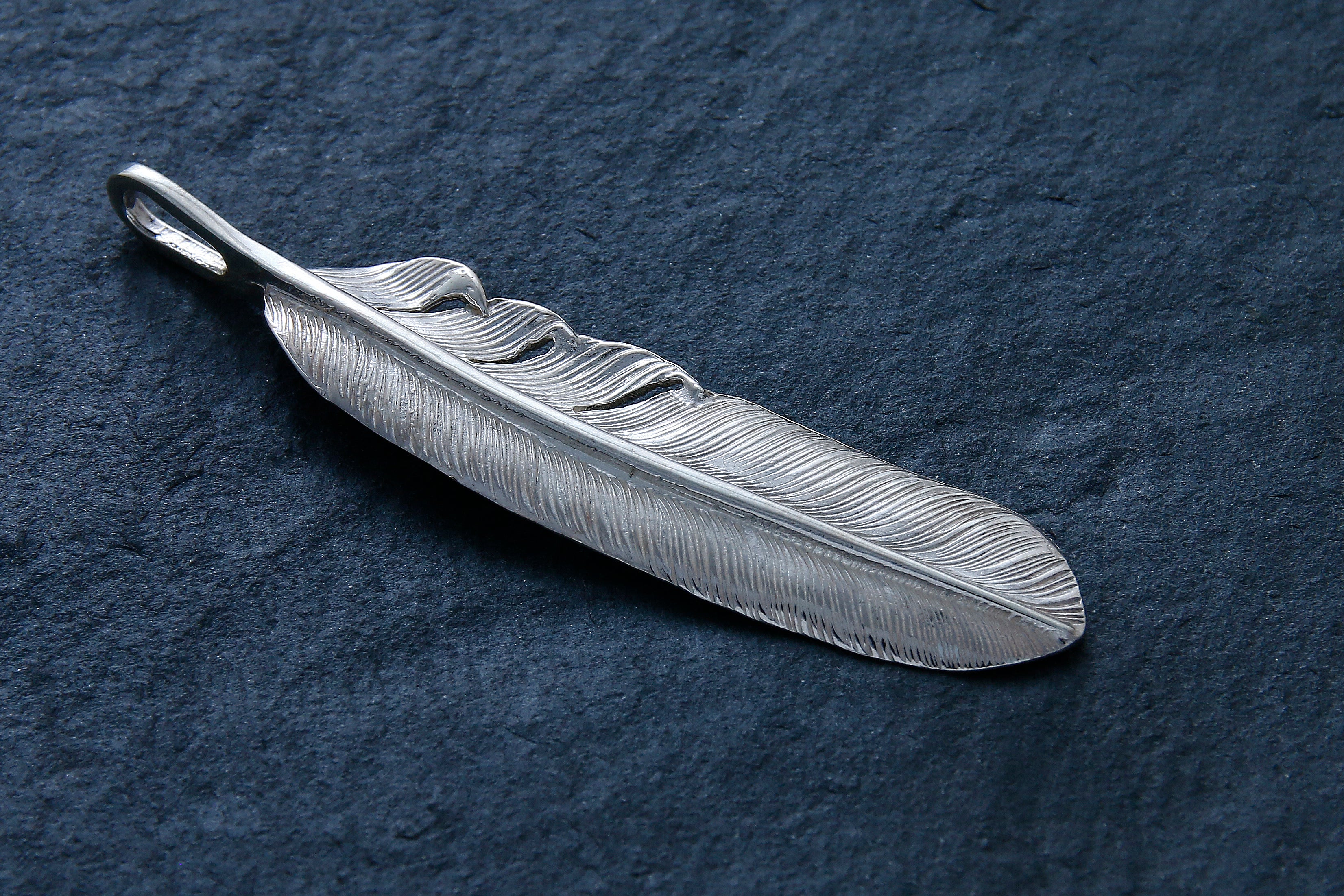 P001R FEATHER - WHITE