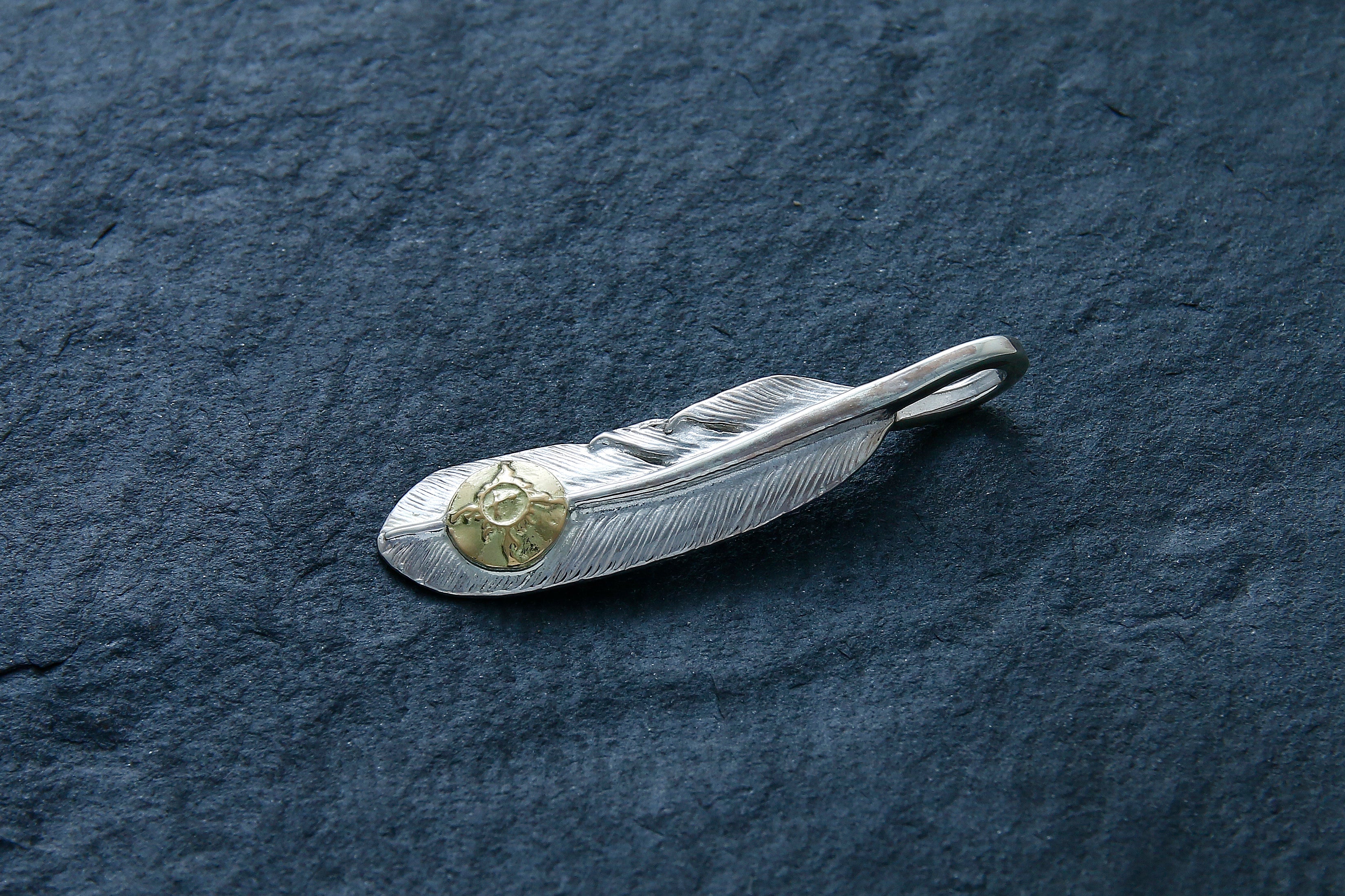 P-005L FEATHER WITH K18 (S) - NO COLOR
