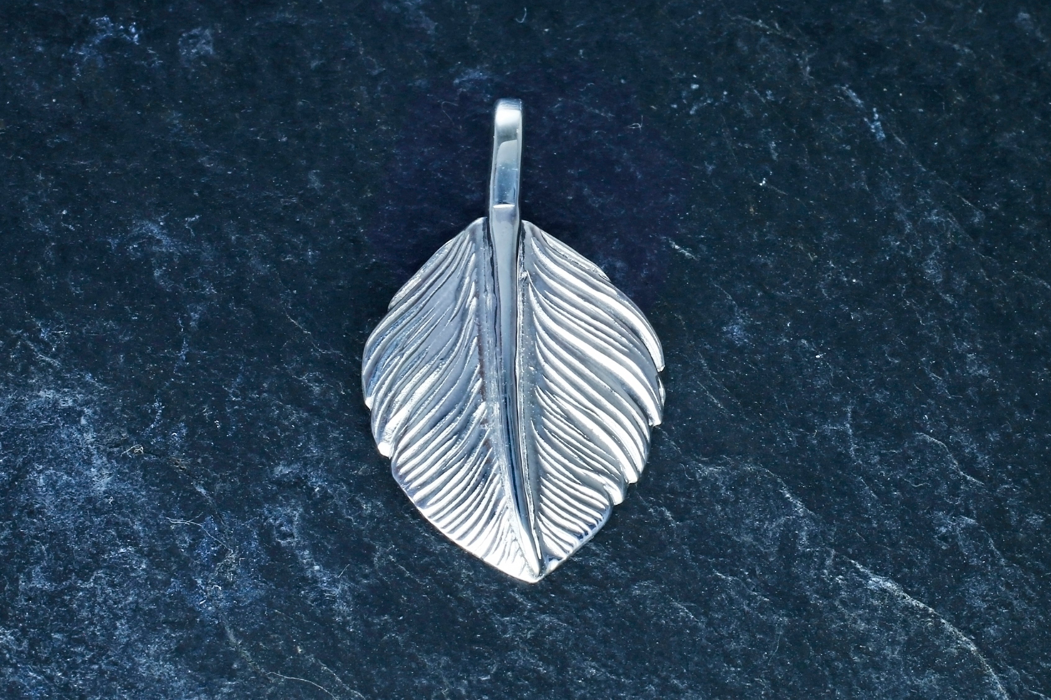 P-266R HEART FEATHER - WHITE