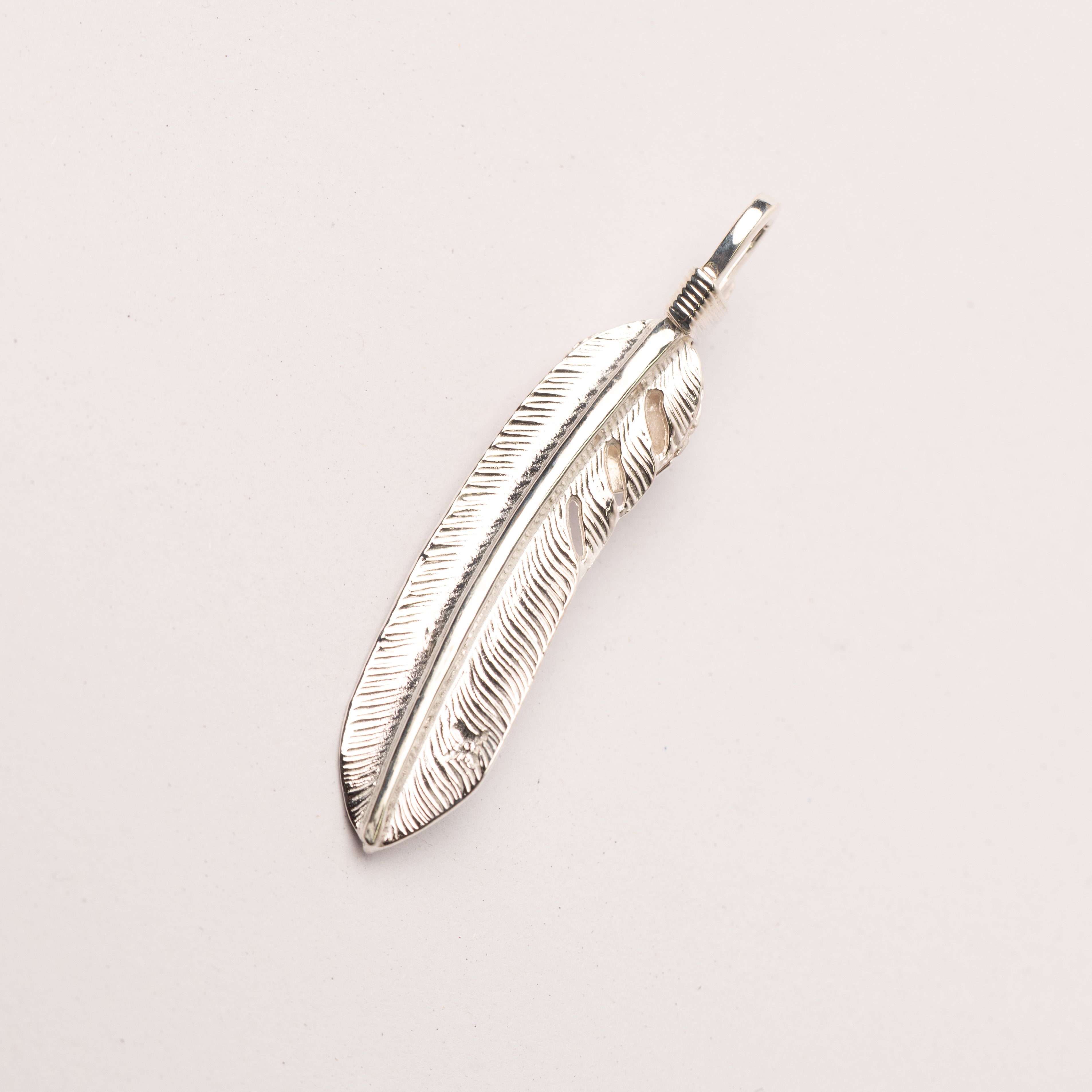 P-516L Turquoise Heart Feather Feather (M)