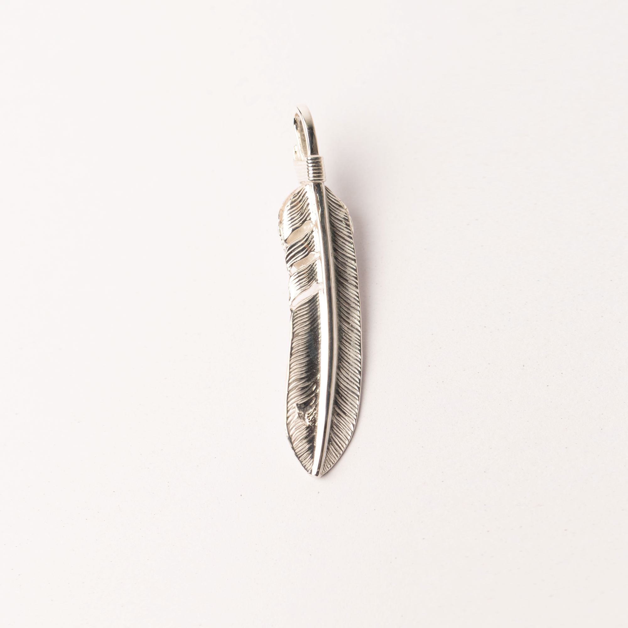 P-516R Turquoise Heart Feather Feather (M)