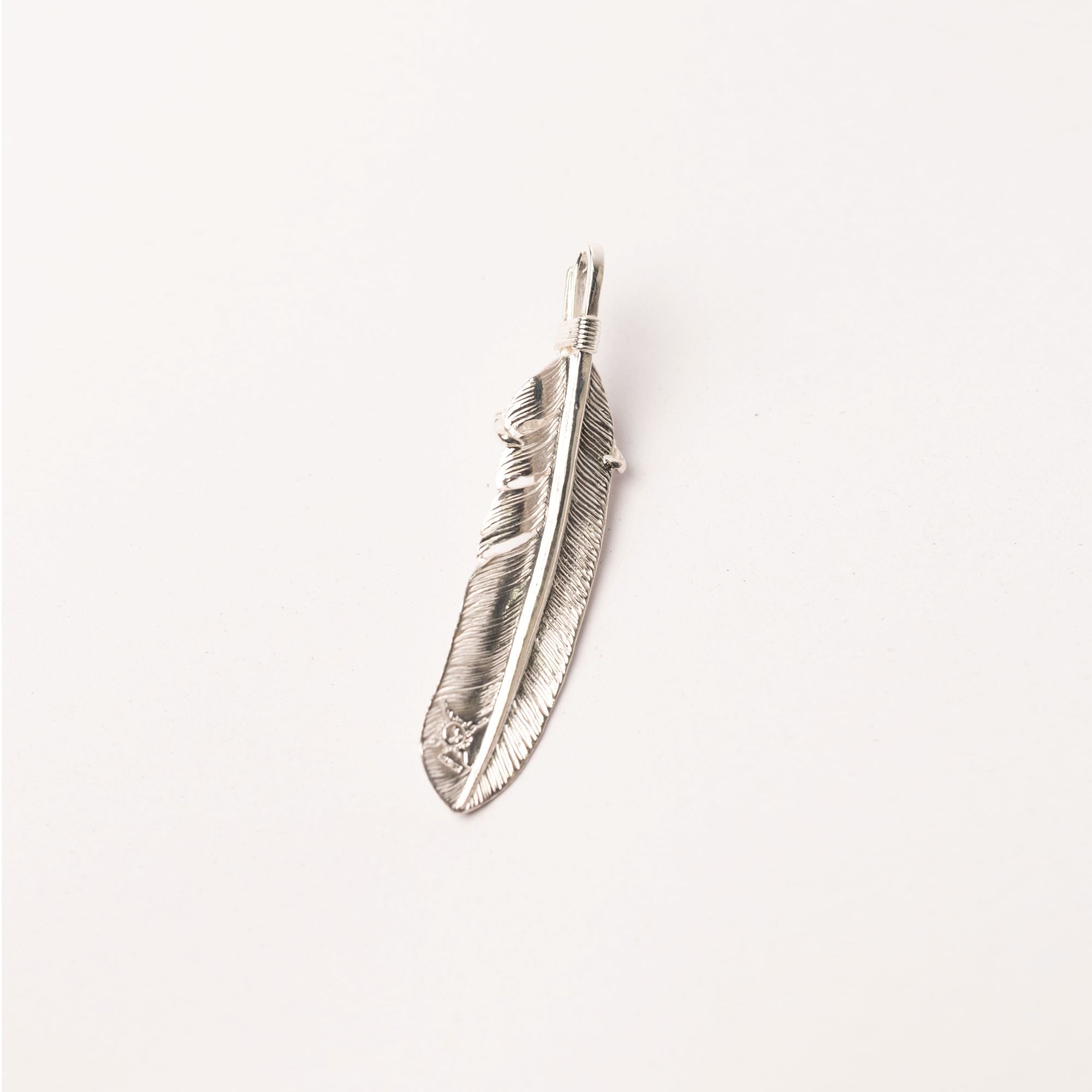 P-567R Eagle Glove with Feather (L)