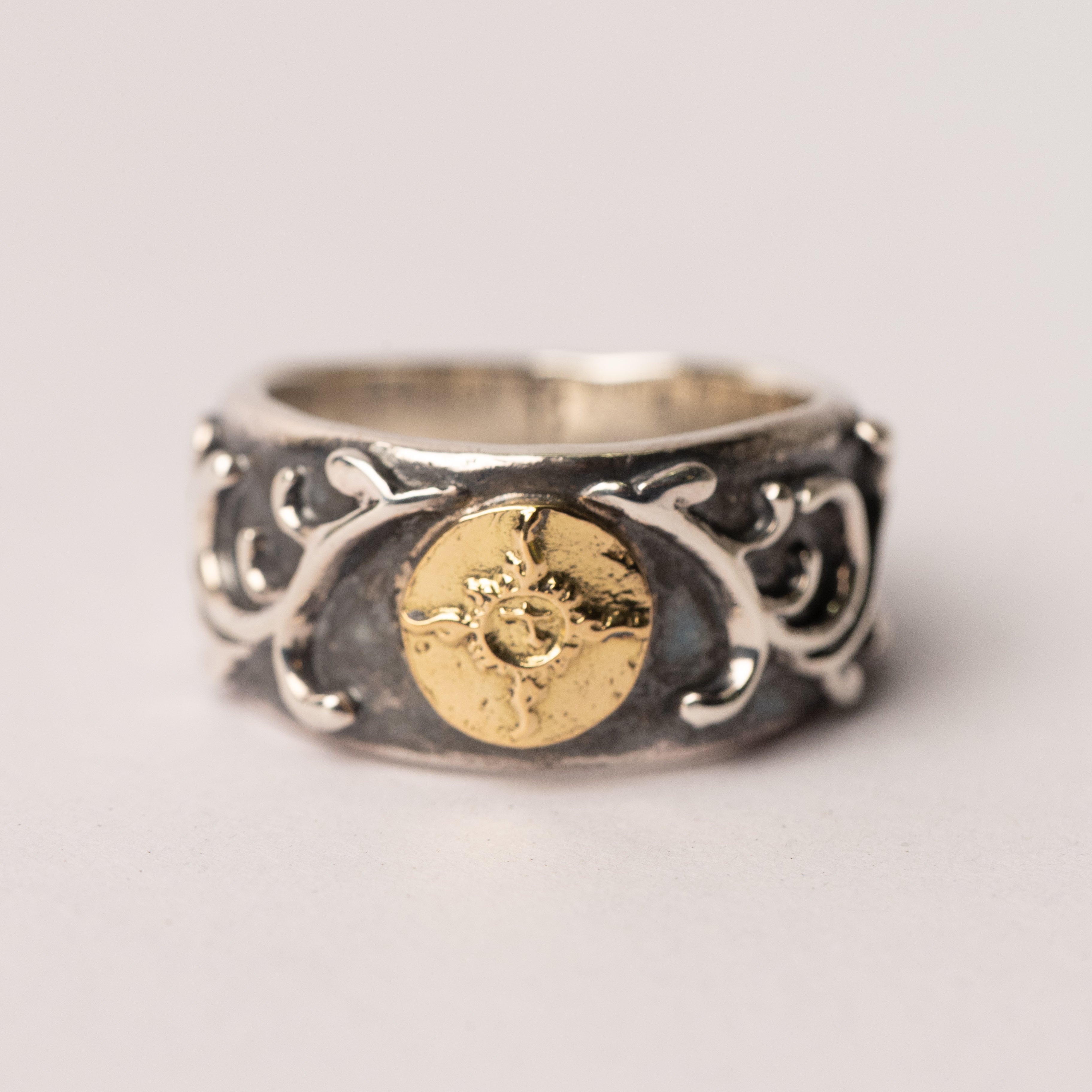 R-012 K18 embossed arabesque carving ring