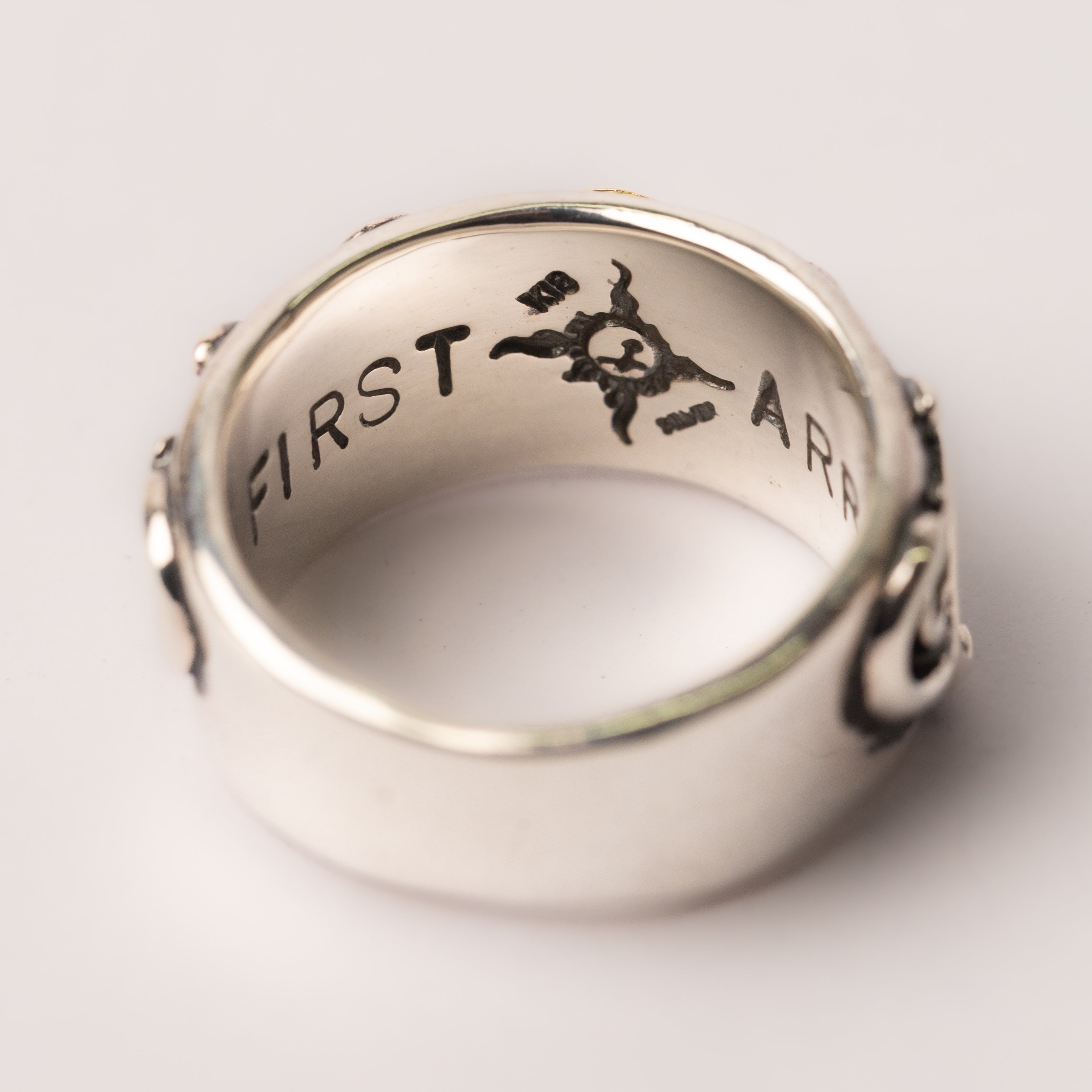 R-012 K18 embossed arabesque carving ring