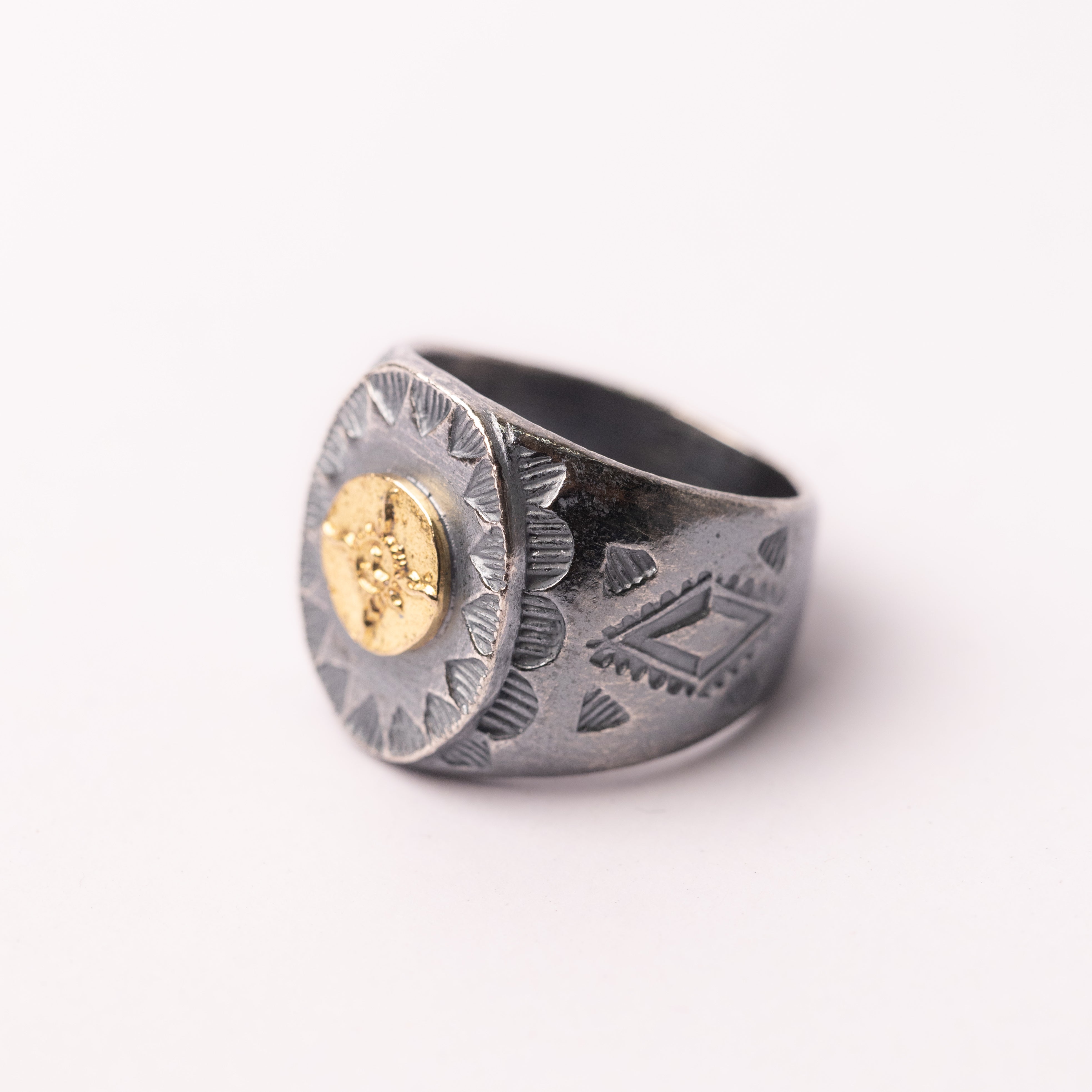 R-131 K18 VFSW Signet Ring