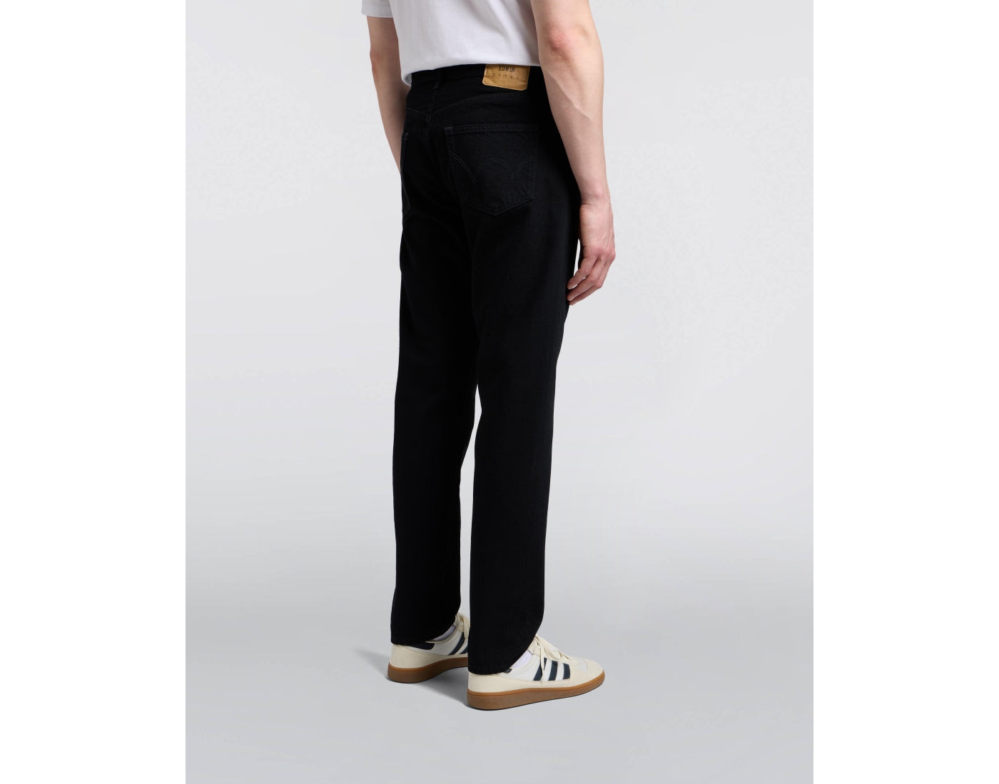 EU33Z-401 REGULAR TAPERED - BLACK UNWASHED