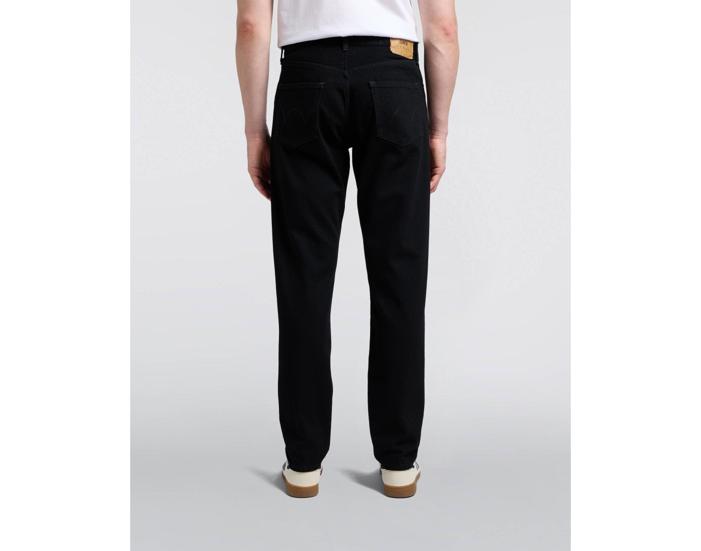 EU33Z-401 REGULAR TAPERED - BLACK UNWASHED