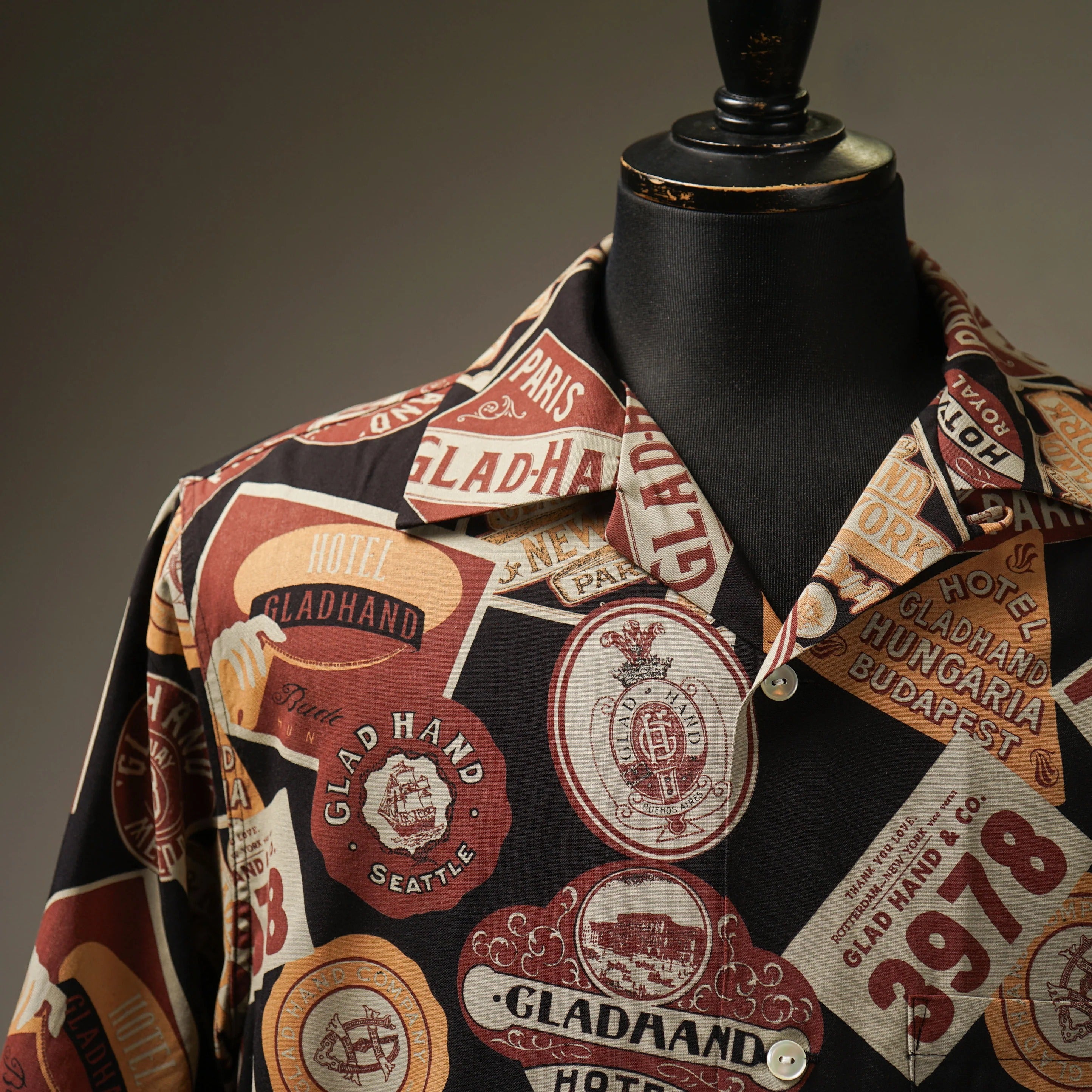 LUGGAGE LABEL - S/S SHIRTS - BLACK