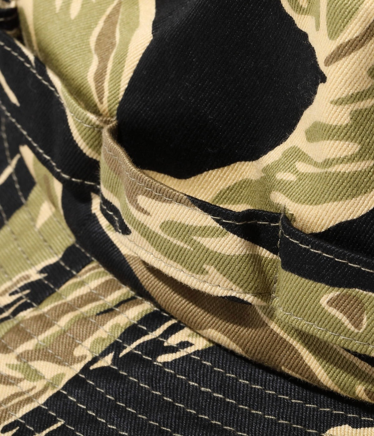 BR02791 GOLD TIGER CAMOUFLAGE BONNIE HAT - BLACK