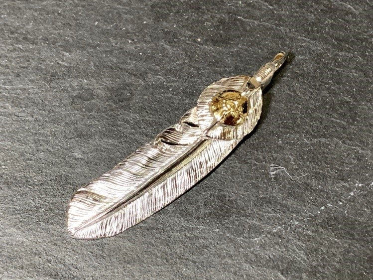 P-705L FEATHER WITH HEARTFEATHER WITH K18 (L)
