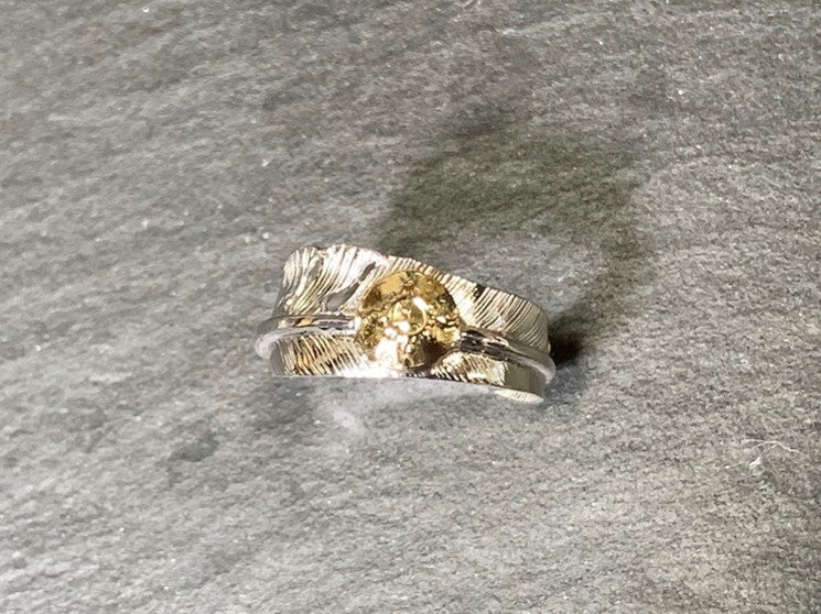 R-253 KAZEKIRI FEATHER RING WITH K18 (M)